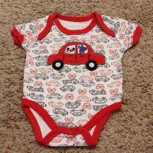 Quacker Jack Boys size 0-3‎ months white black red onesie car truck dog print
